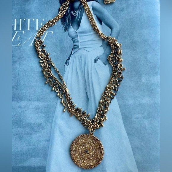 n/a Jewelry - New - stunning and unique statement necklace